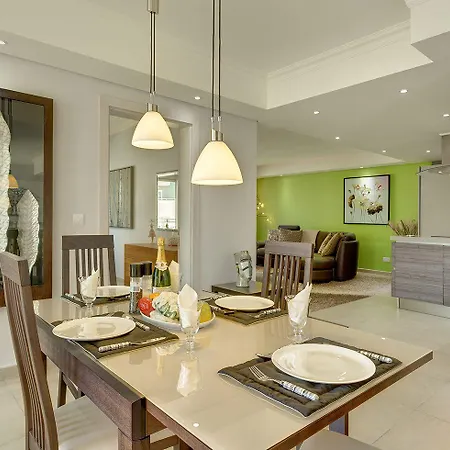 Luxury Inc Pool & Views Apartman *