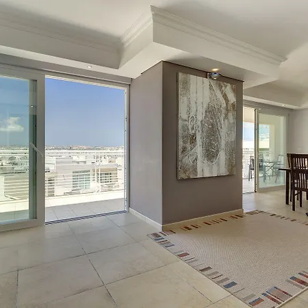 Luxury Inc Pool & Views Apartament