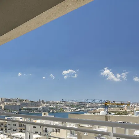 Luxury Inc Pool & Views شقة *
