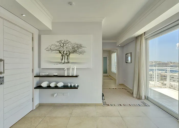 Luxury Inc Pool & Views * Sliema