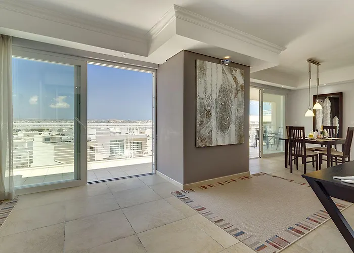 Luxury Inc Pool & Views Apartment