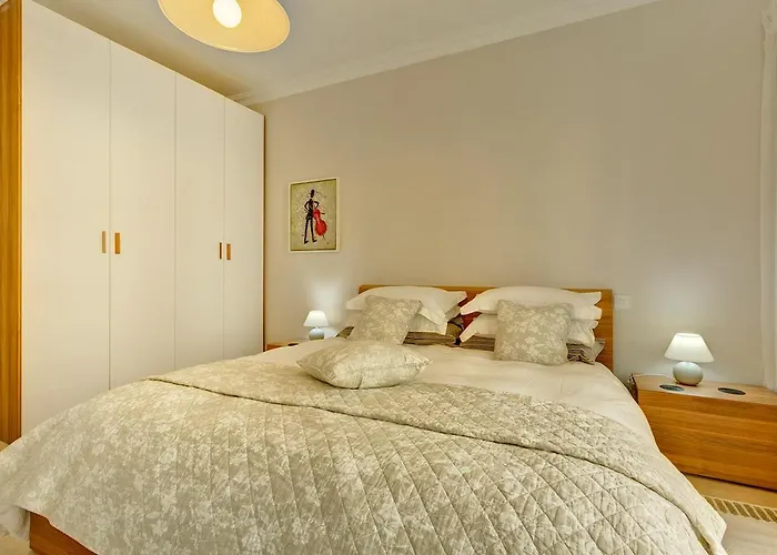 Luxury Inc Pool & Views Apartment Sliema