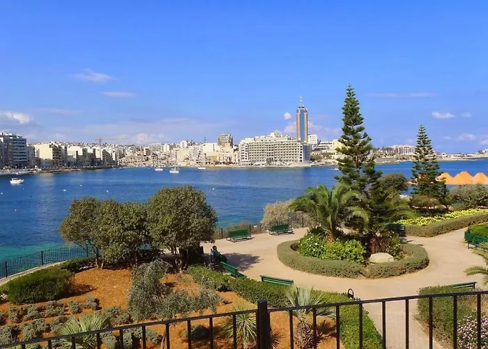 Luxury Inc Pool & Views Apartment Sliema